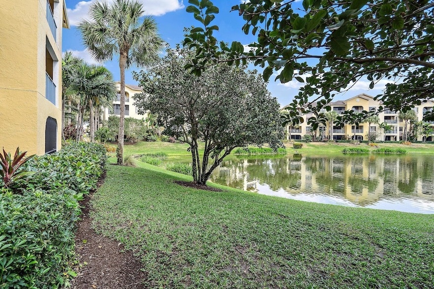 Foto del edificio - 300 Uno Lago Dr