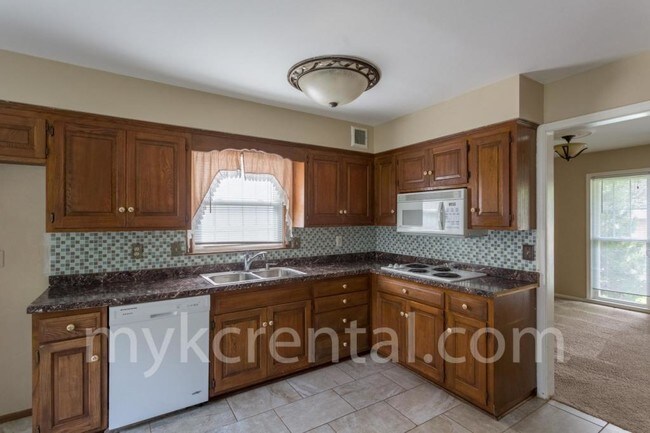 Building Photo - 8414 W 98th St