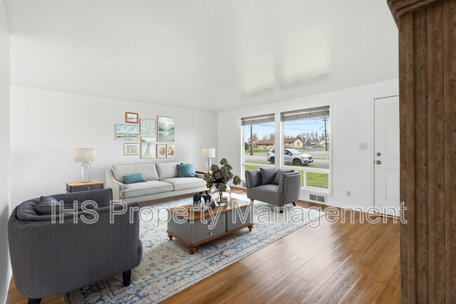 Building Photo - 1402 Potter Ave