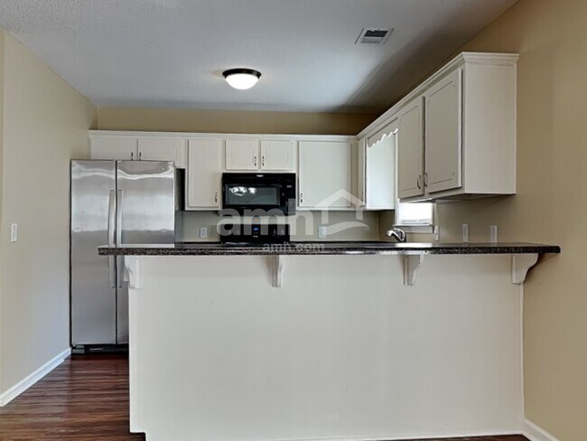 Building Photo - 310 Madison Oaks Dr