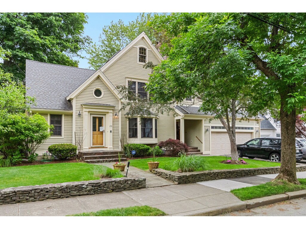 Primary Photo - 170 Morton St