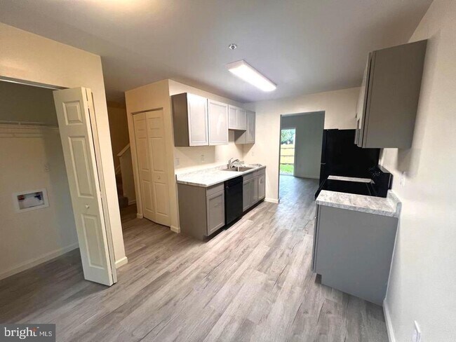 Foto del edificio - 45293 Rumsford Ln
