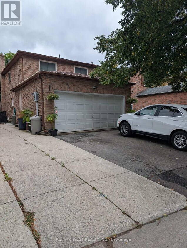Primary Photo - 45 Mercer Crescent