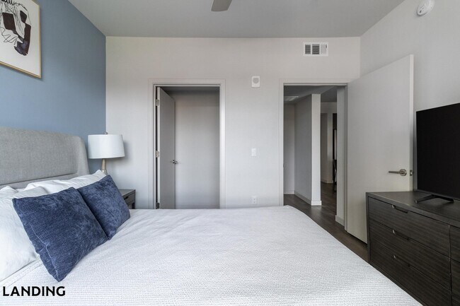 Building Photo - 2060 Experience Ave