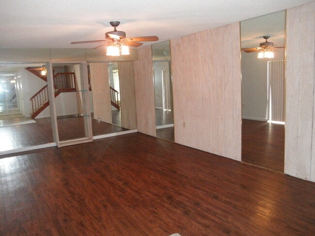 Foto del edificio - Village of Sandalwood Lakes