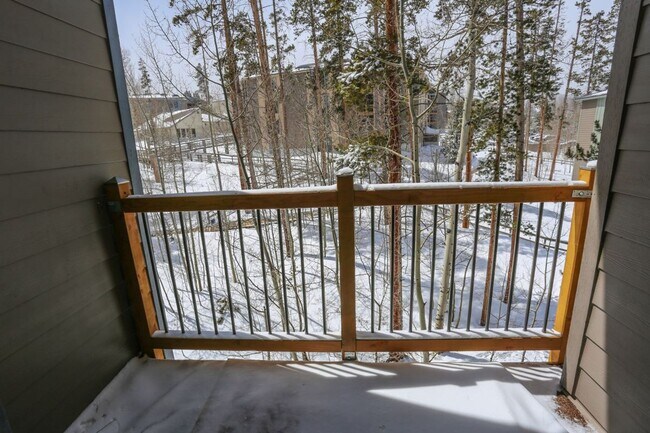 Foto del edificio - 2 Bedroom in Wildernest!  Summer lease!