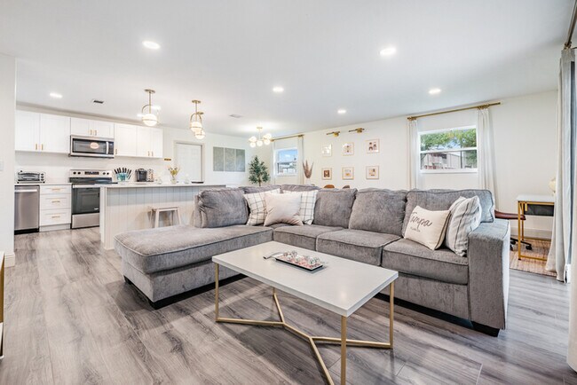 Foto del edificio - 4402 W McElroy Ave
