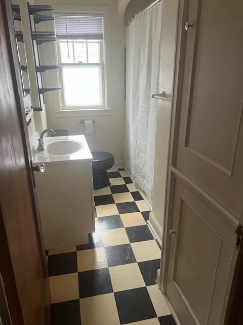 Baño completo. - 147 Rossiter Rd
