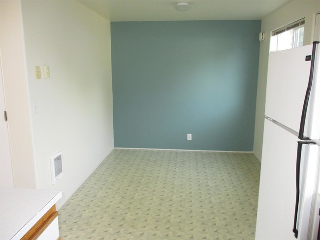 Building Photo - 993 Bennett Ln