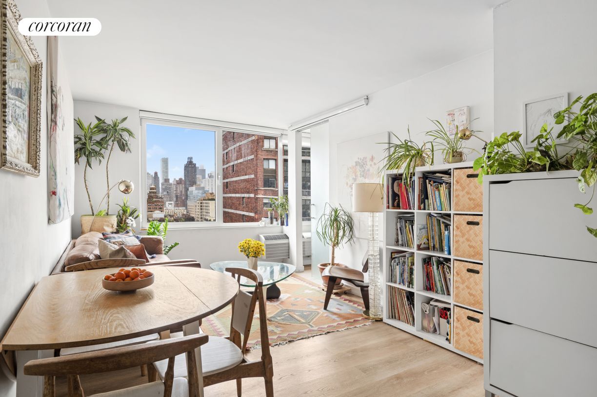 Foto principal - 353 E 72nd St