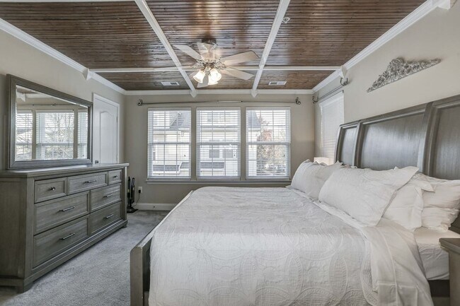 Foto del edificio - BEAUTIFUL 4 LEVEL TOWNHOME IN GERMANTOWN. 4 BEDROOM, 4.5 BATHS