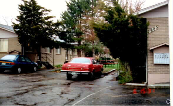 Primary Photo - Courtyard