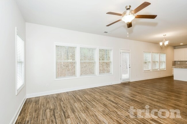 Building Photo - 303 Ireland Ln