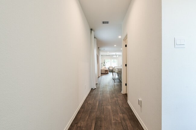 Building Photo - 22430 Forest Gorge Ln
