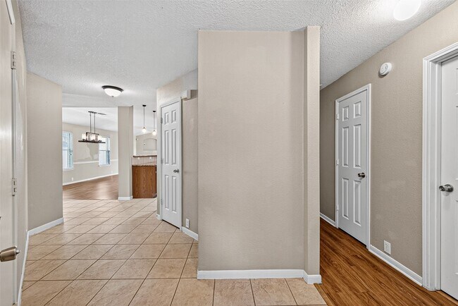 Foto del edificio - 10306 Nickel Grove Dr