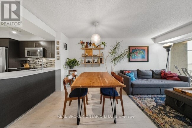 Building Photo - 125 Western Battery Rd