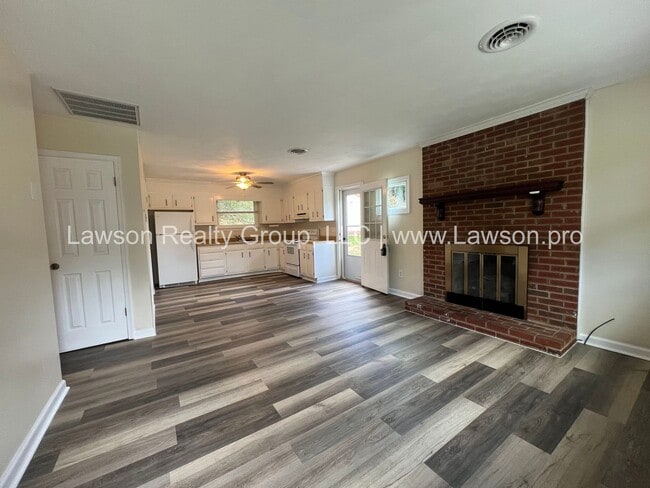Building Photo - Cozy and Clean on a Cul De Sac-Move In Ready!