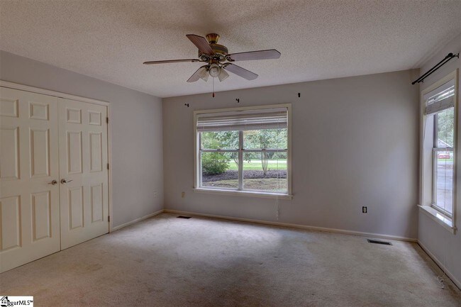Foto del edificio - 236 Shannon Lake Cir