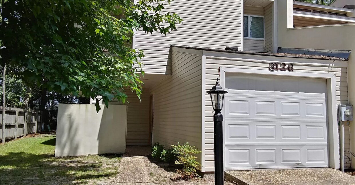 Foto principal - 3126 Tyndall Dr