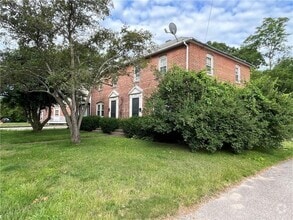 Building Photo - 502 Providence St