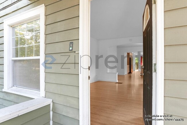 Building Photo - 5536 27th Ave NE