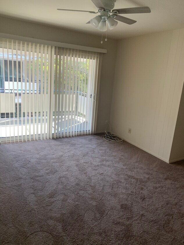 Living room - 1830 Ednamary Way