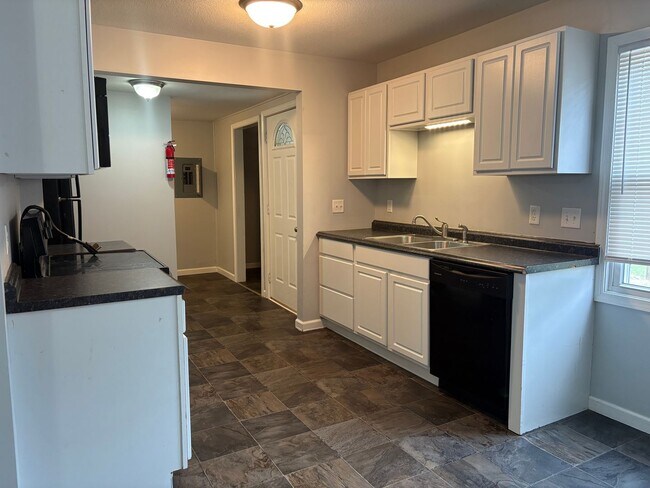 Foto del edificio - Beautiful 3 bed/ 1 bath