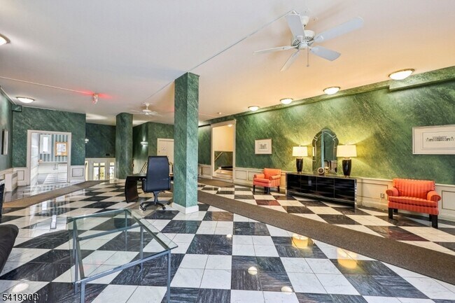 Building Photo - 5 Roosevelt Pl