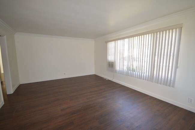 Building Photo - Santa Ana 2 Bedroom Home