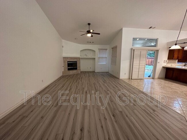 Foto del edificio - 1016 E Arlen Ave