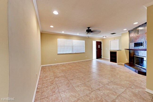 Building Photo - 2042 Charter Oaks Dr