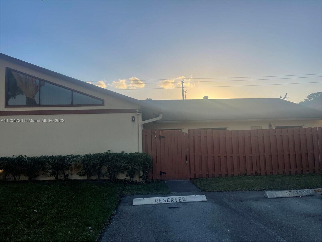 Foto principal - 1051 Summit Pl Cir