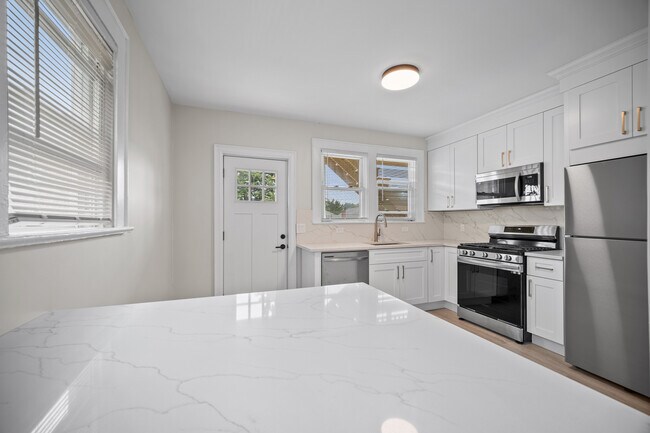 Building Photo - 54 S Kensico Ave