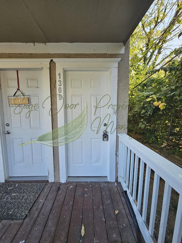 Foto principal - 1309-1311 E 43rd St