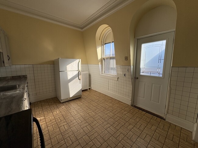 Building Photo - 196 King St E