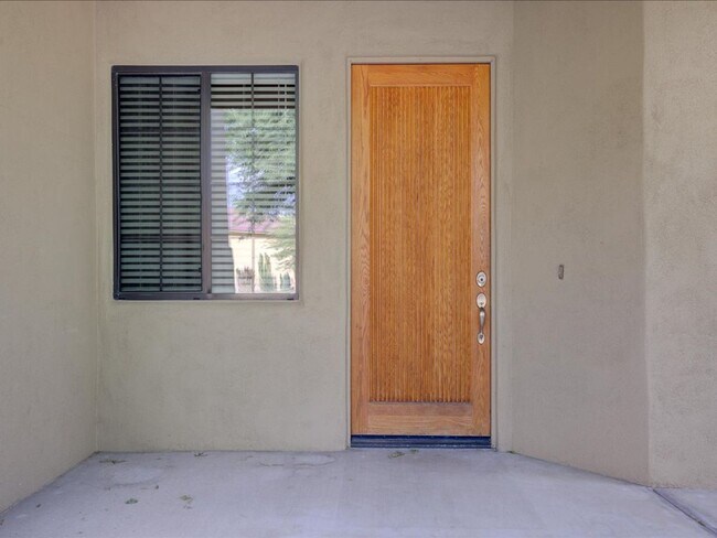 Building Photo - 3 Bedroom 2 Bathroom