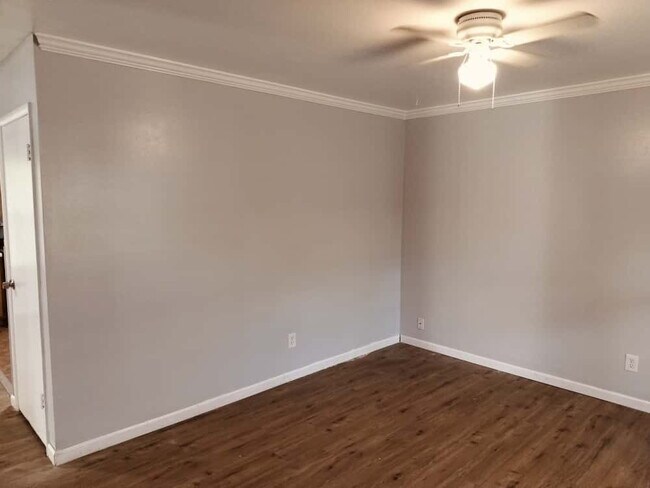 Building Photo - 2461 Duchess Dr