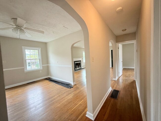 Building Photo - 112 Bellevue Dr