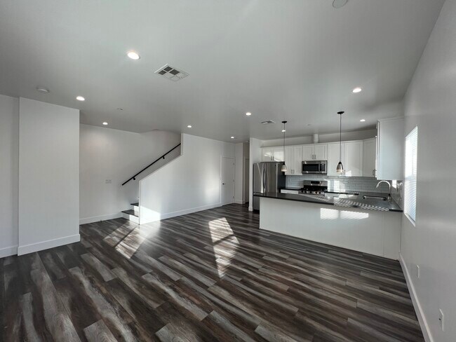 Foto del edificio - 6734 Irvine Ave