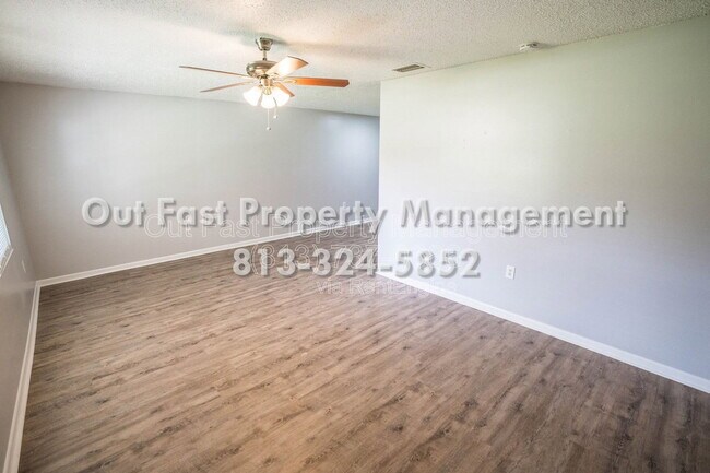 Foto del edificio - 6913 Mathers Ln