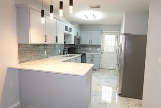 Building Photo - 2714 Vienna Pl