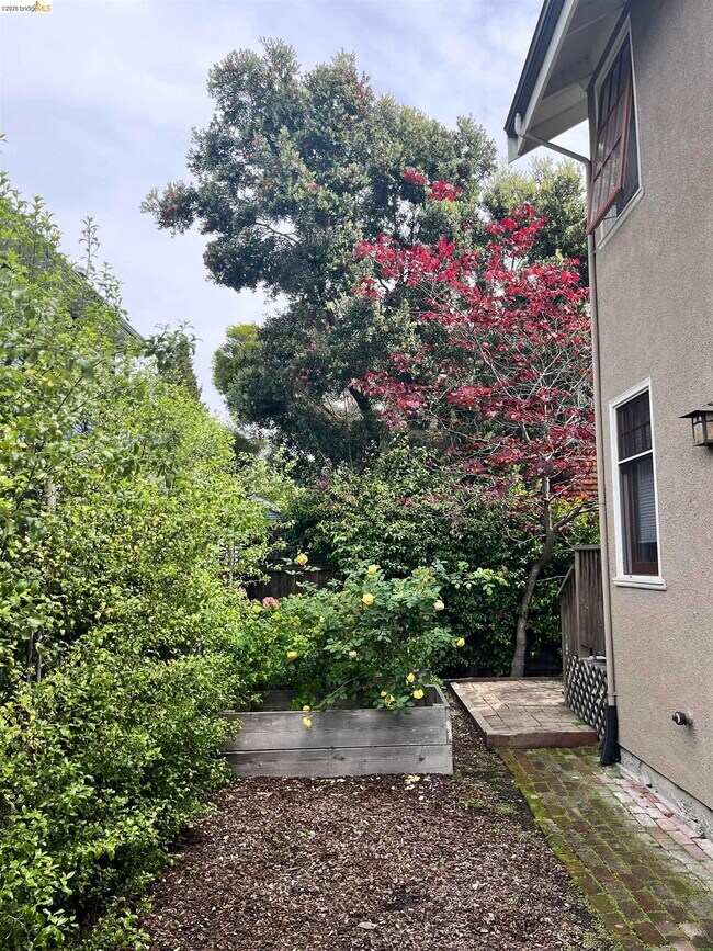 Building Photo - 396 62nd St