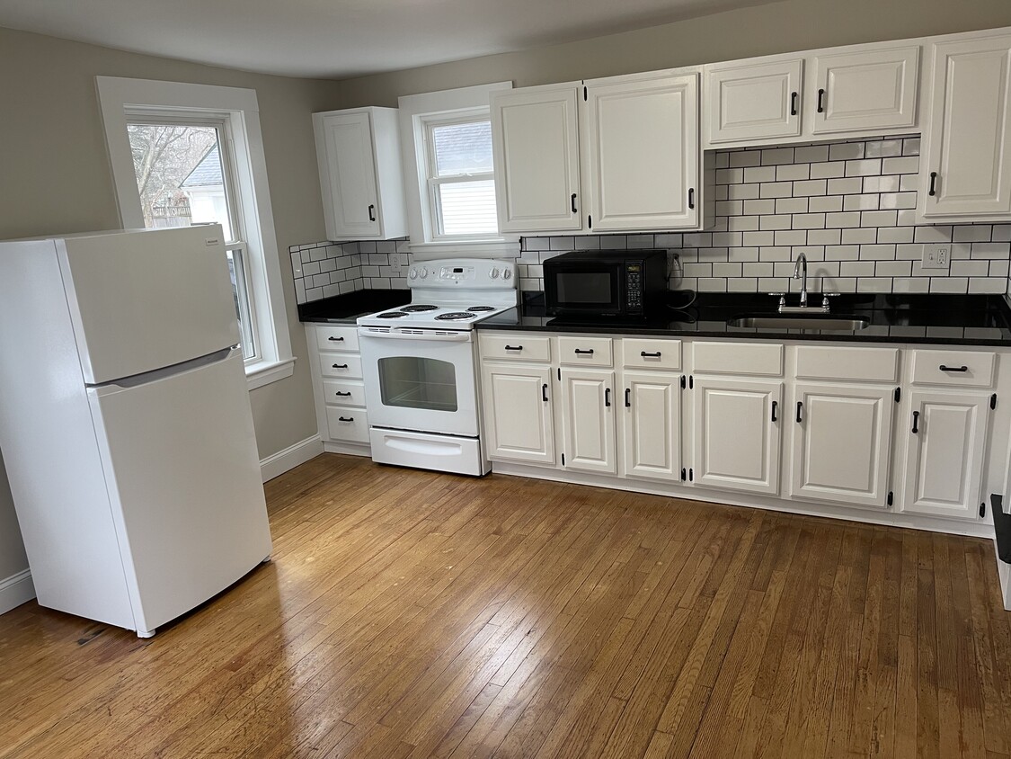 Kitchen - 15 Swamscott St