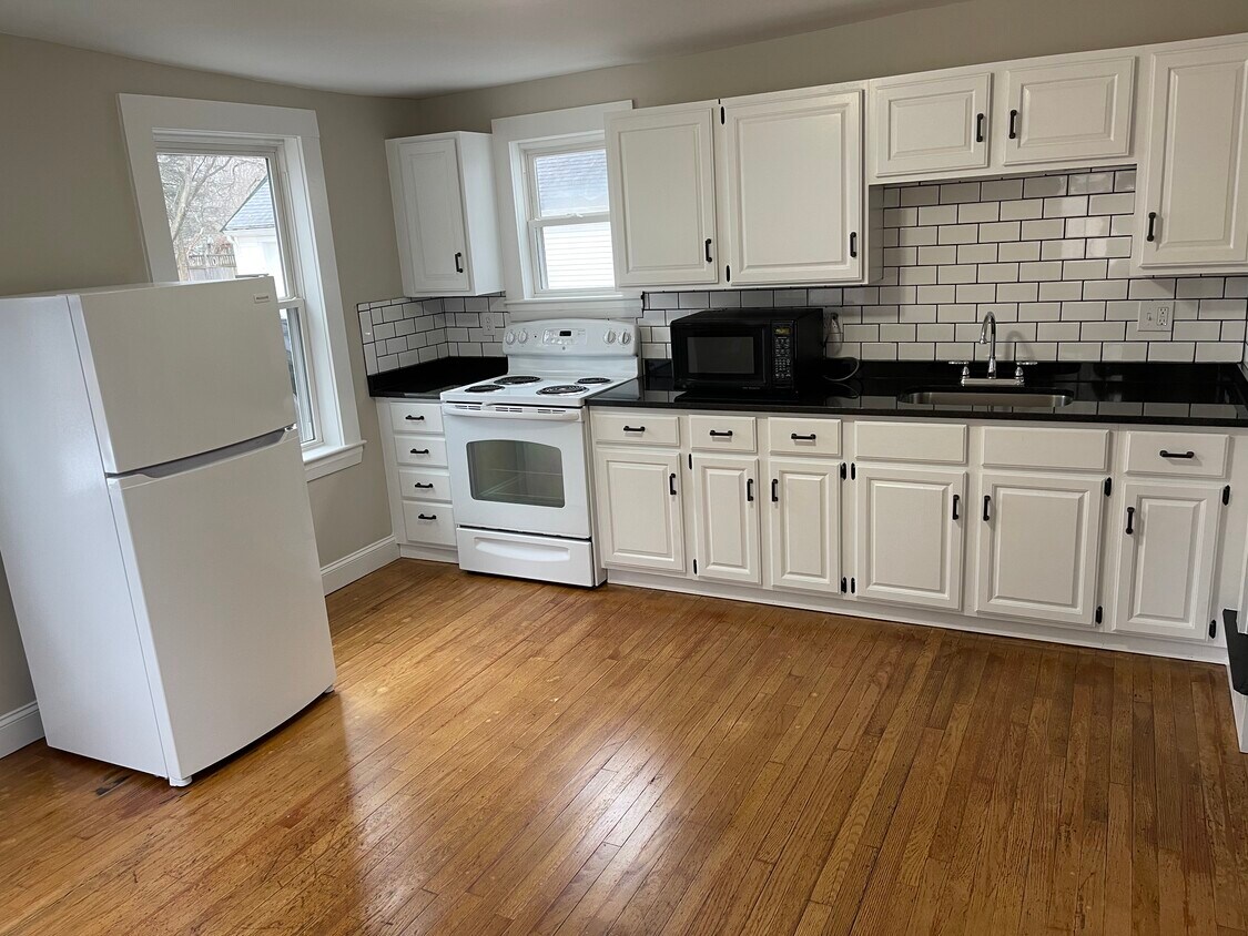 15 Swamscott St Unit 1, Newfields, NH 03856 Apartments in Newfields