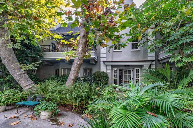 Foto del edificio - 1321 Hayworth Ave