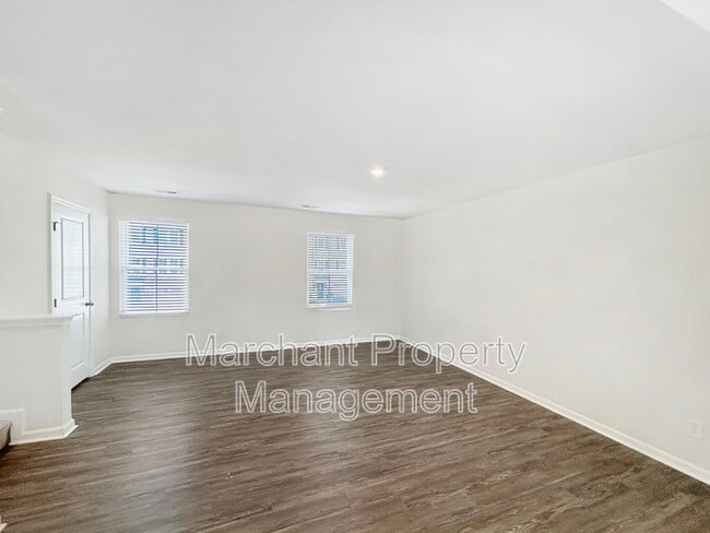 Building Photo - 219 Maple Frg Trl