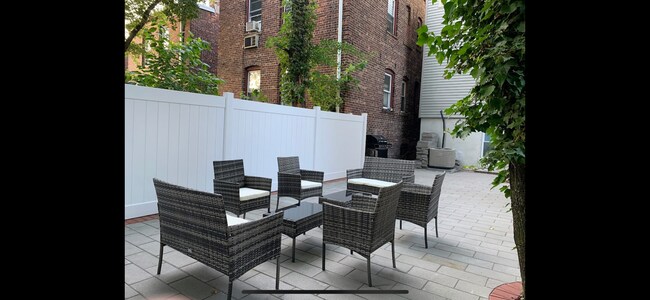 Patio interior - 195 Grant Ave