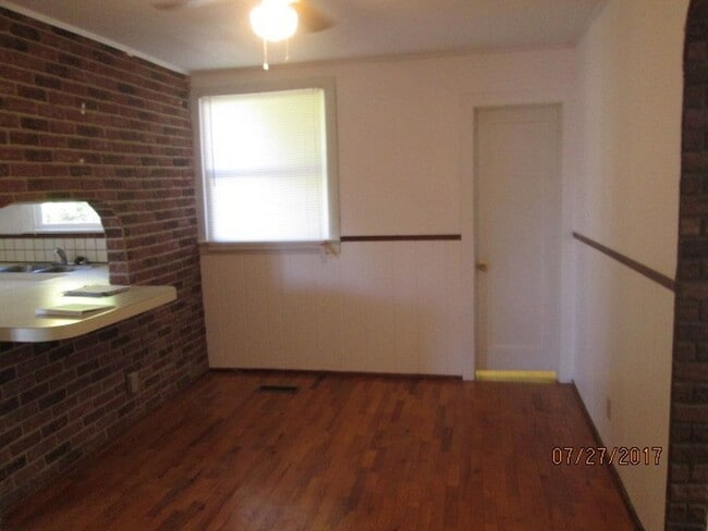 Building Photo - Wonderful West Side home