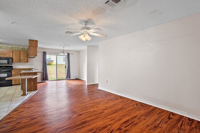 Building Photo - 202 Fernwood St