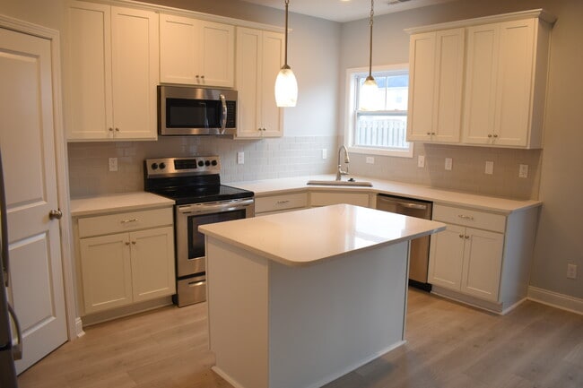 Foto del edificio - 4624 Runaway Bay Ln